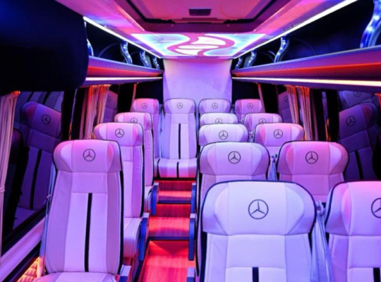 HIRE LUXURY BUSES IN DUBAI IN 2022