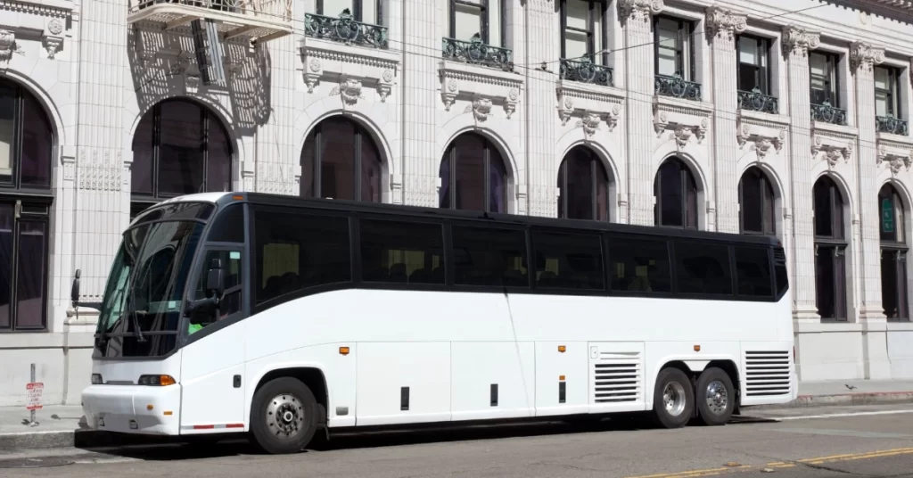 Advantages of Choosing a Charter Bus Rental for Your Group Vacation or Tour
