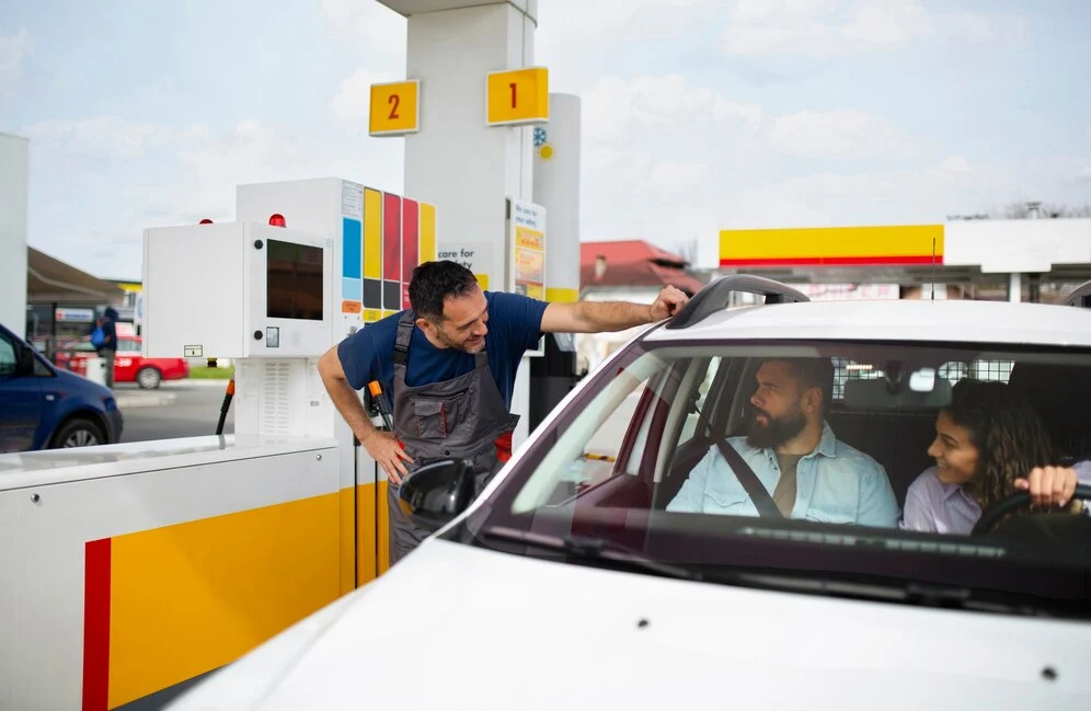 Rental Car Fuel Policies in Dubai – Full Tank vs. Pay-as-You-Go