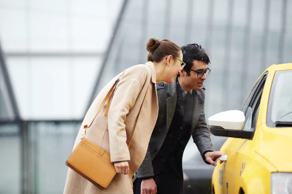 Rent a Car or Use Taxis in the UAE for Tourists