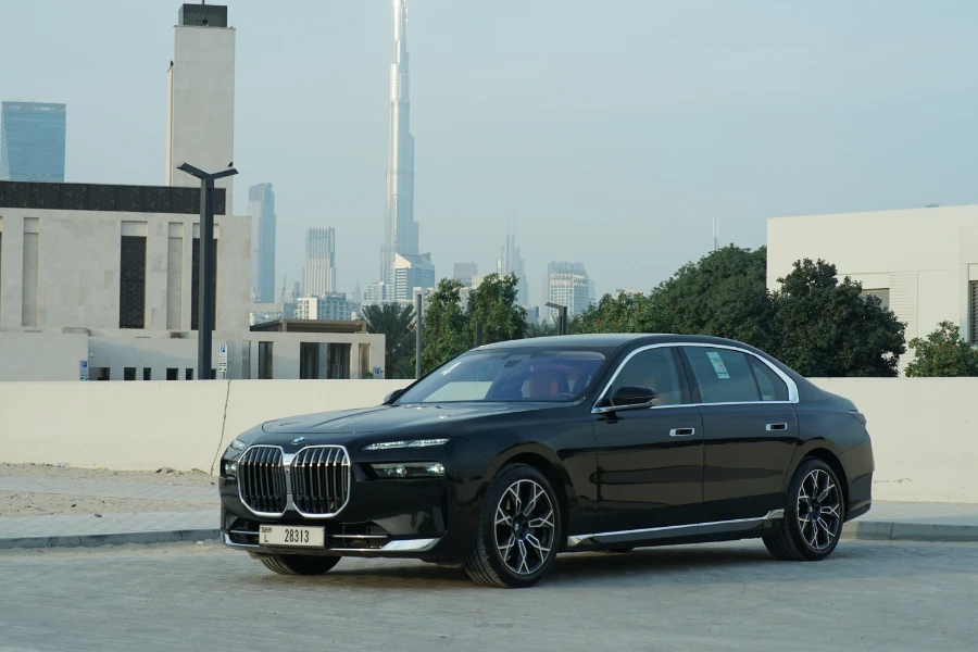 chauffeur driven car Dubai