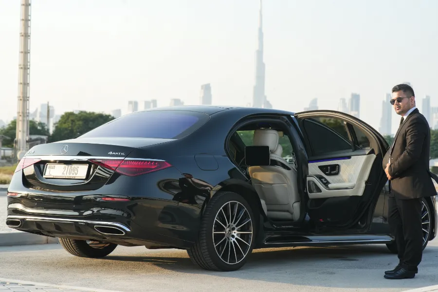 rent a car with chauffeur Dubai